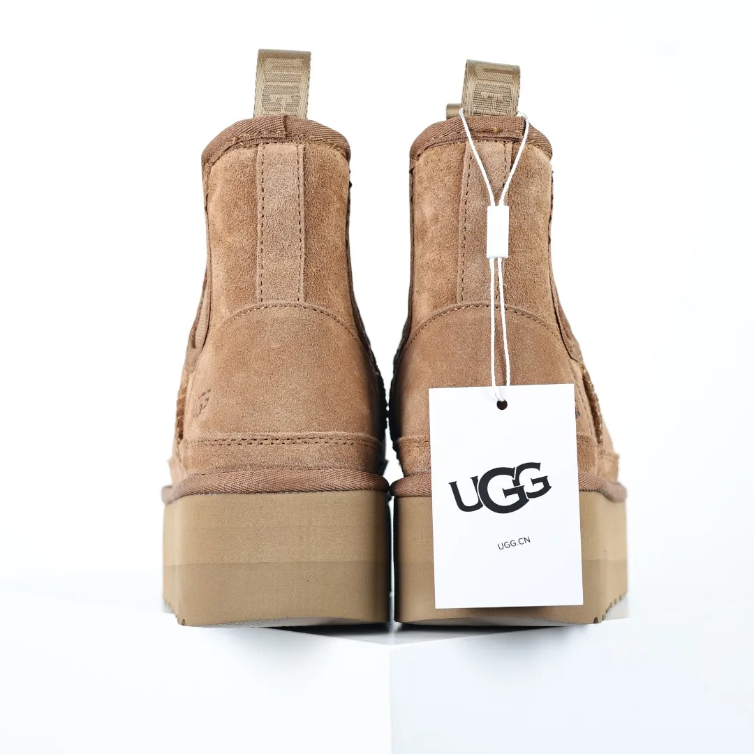 Pick up locally 💰680 Core recommendation Good price It is a very suitable choice for home furnishings. In the new year, uug launched a series of styles, which are partial to the preferences of young consumers and have also moved to the forefront of fashion trends. Shoe body material: water-repellent coated suede upper, 17 mm UGGPURE™ implantable wool insole, lightweight non-slip and comfortable rubber outsole, with brand LOGO and trademark, with full packaging Size: 35 36 37 38 39 40
